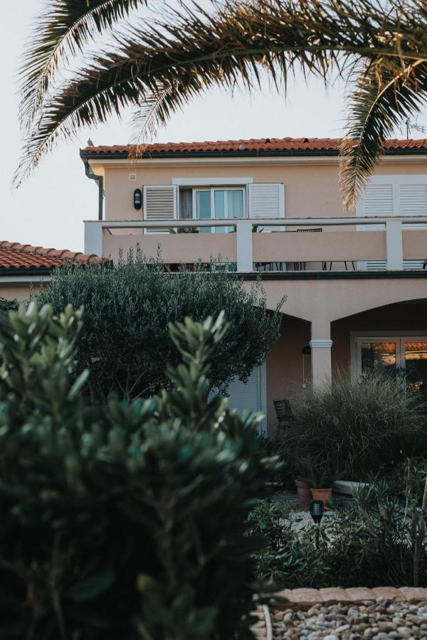 Villa Lantana Vir Exterior photo